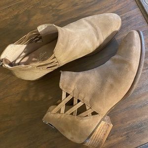 Brown Bootie with Design - Size Women 9.5